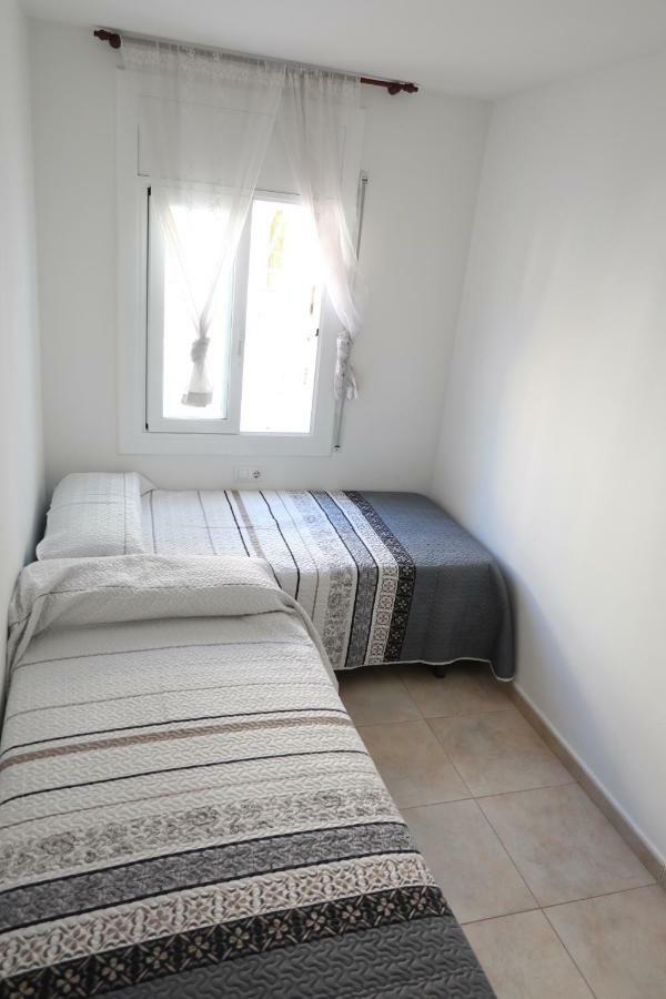 Orlina Apartment เอมปูเรียบราบา ภายนอก รูปภาพ