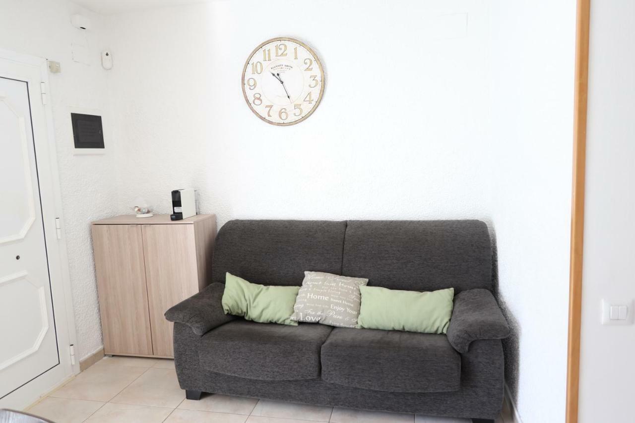 Orlina Apartment เอมปูเรียบราบา ภายนอก รูปภาพ
