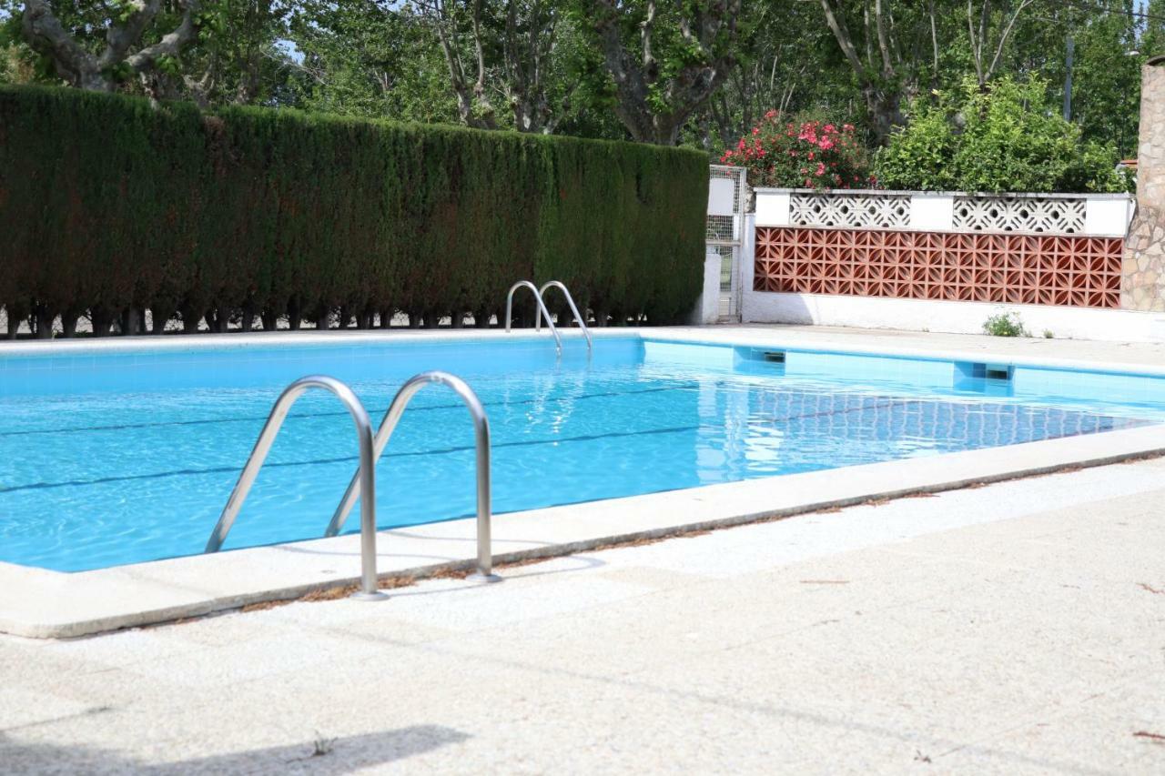 Orlina Apartment เอมปูเรียบราบา ภายนอก รูปภาพ
