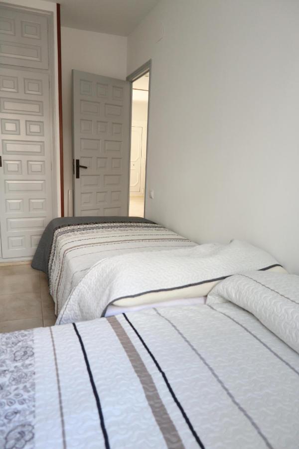 Orlina Apartment เอมปูเรียบราบา ภายนอก รูปภาพ