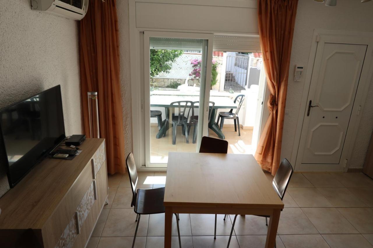 Orlina Apartment เอมปูเรียบราบา ภายนอก รูปภาพ