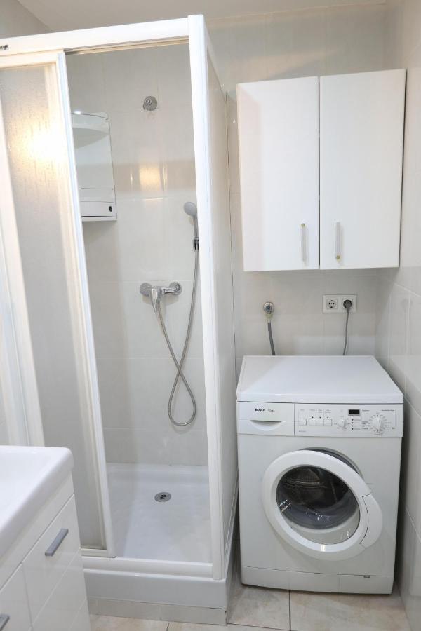 Orlina Apartment เอมปูเรียบราบา ภายนอก รูปภาพ